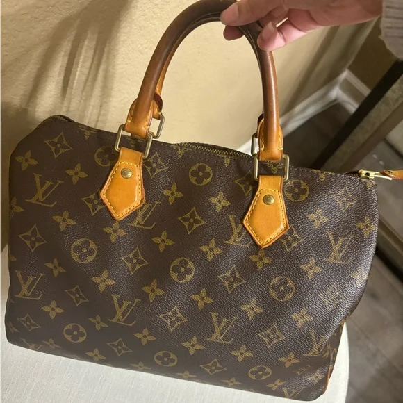 AUTHENTIC GENTLY USED LOUIS VUITTON SPEEDY 30 - Picture 4 of 12